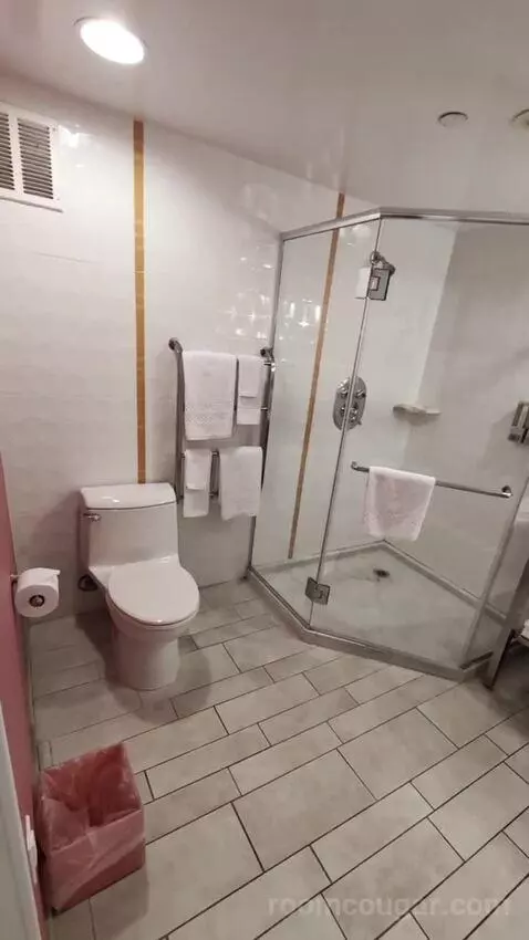 Go Room 2 Queens Attraction View bathroom picture #10