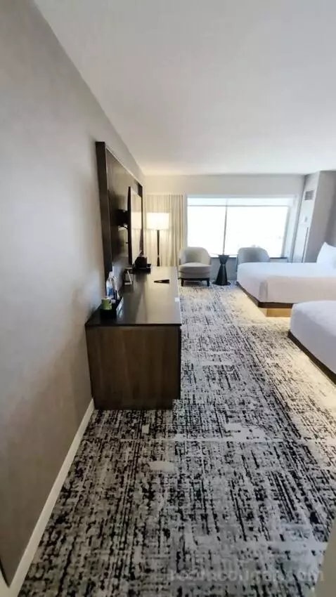 Grand Two Queen picture #3