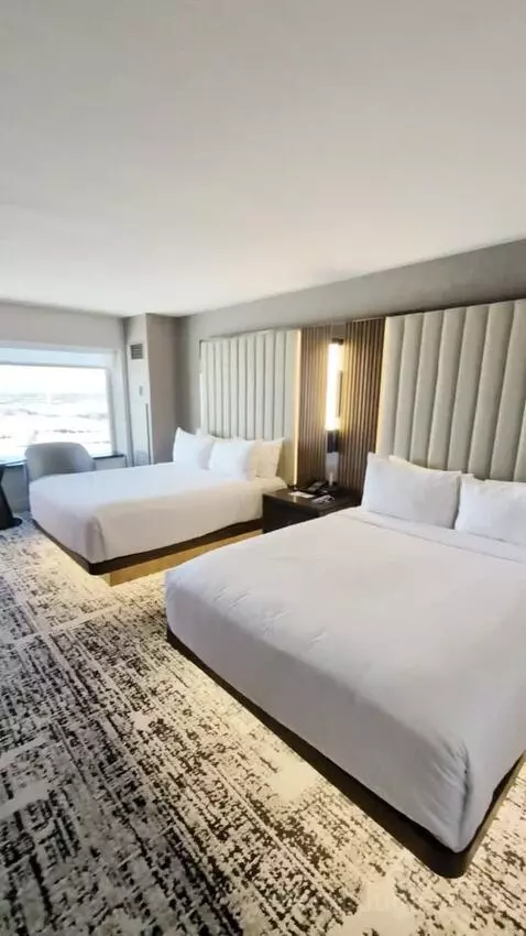 Grand Two Queen picture #4