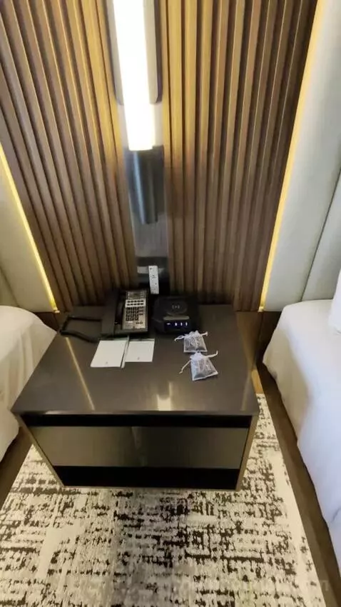 Grand Two Queen picture #6