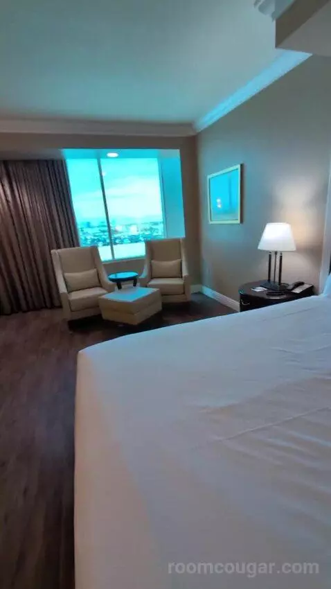 Standard King Room bed picture #8