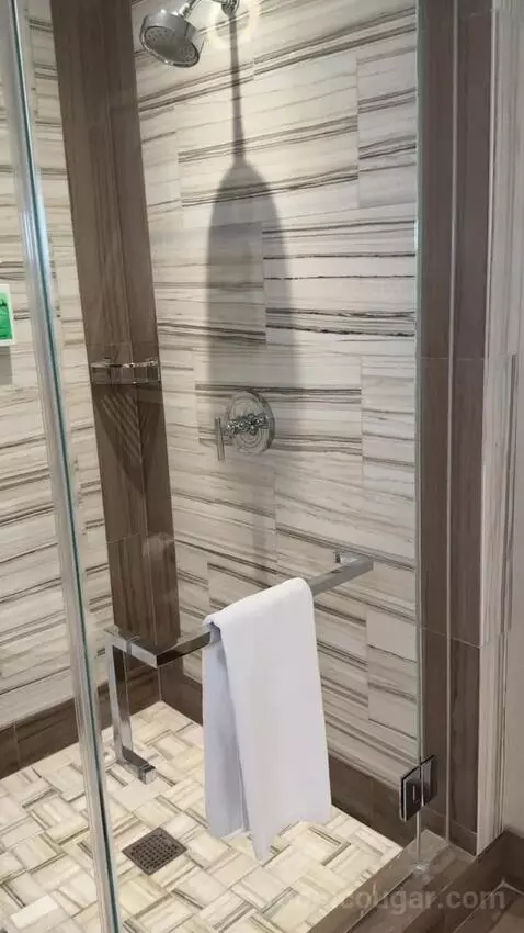 Fantasy Corner King (#202) bathroom picture #2
