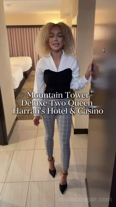 Harrah's Las Vegas Hotel & Casino Mountain Tower Deluxe Room, 2 Queens review by akisha