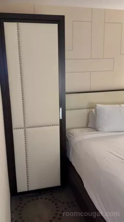Mountain Tower Deluxe Room, 2 Queens picture #13
