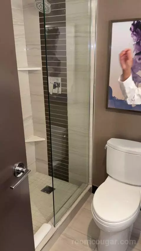 Mountain Tower Deluxe Room, 2 Queens bathroom picture #7