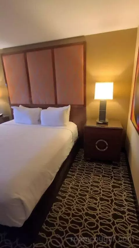 Resort Tower King (#22231) bed picture #4