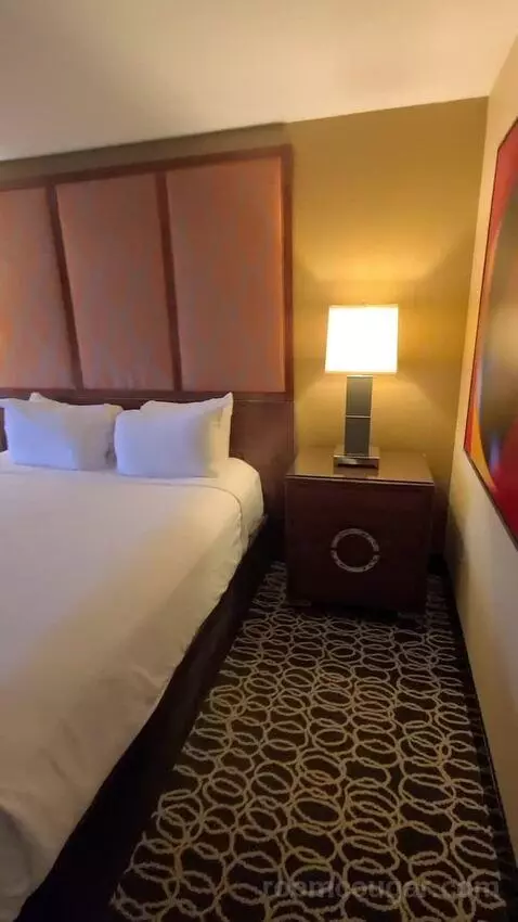 Resort Tower King (#22231) bed picture #6