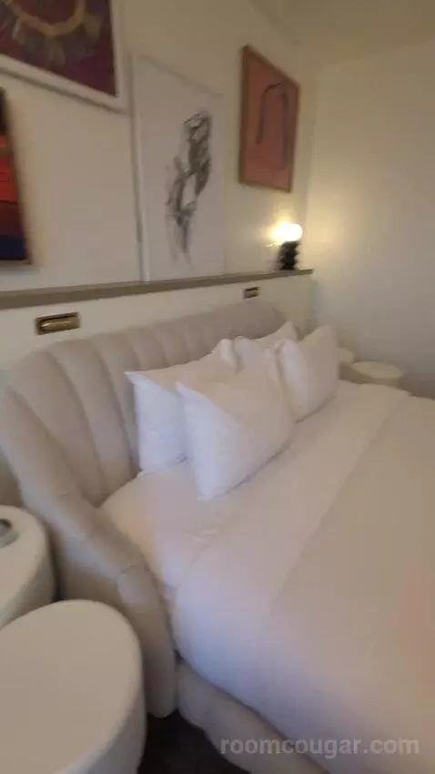 Chamber King (#31021) bed picture #8