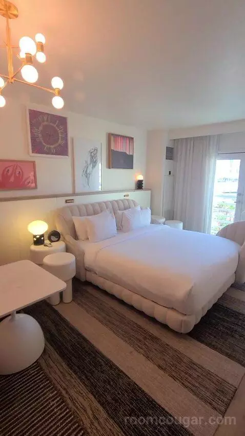 Chamber King (#20910) bed picture #8