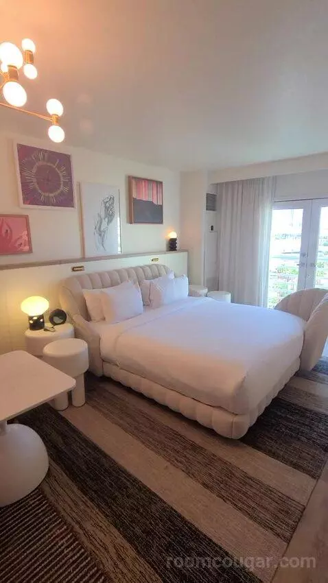 Chamber King (#20910) bed picture #12