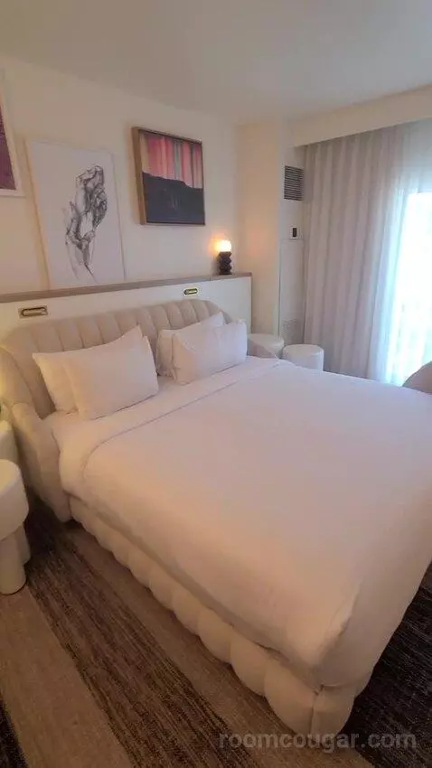 Chamber King (#20910) bed picture #2