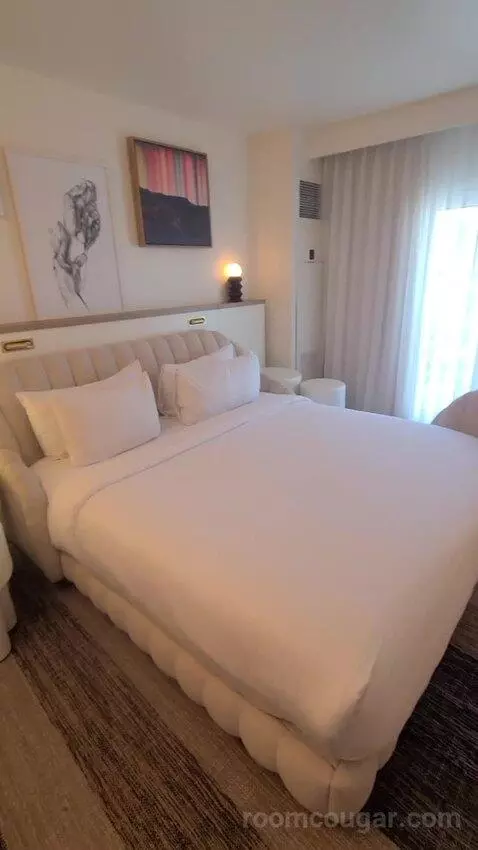 Chamber King (#20910) bed picture #3