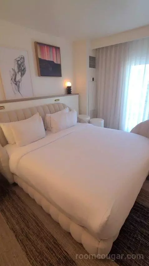 Chamber King (#20910) bed picture #4