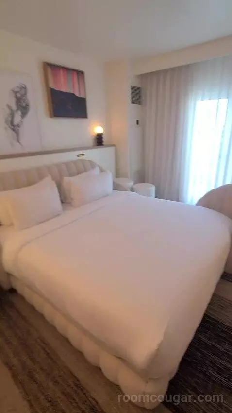 Chamber King (#20910) bed picture #5