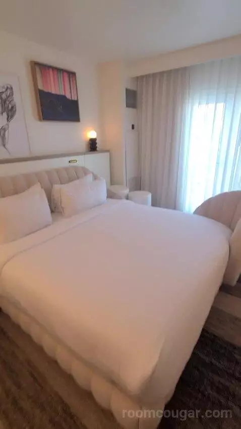 Chamber King (#20910) bed picture #6