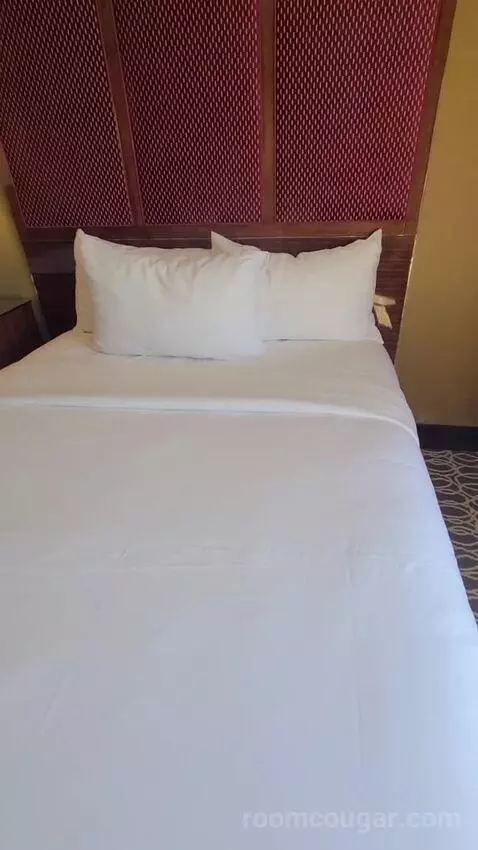 Resort Tower Two Queen Room (#21253) bed picture #9
