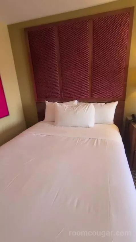 Resort Tower Two Queen Room (#21253) bed picture #5
