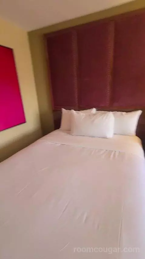 Resort Tower Two Queen Room (#21253) bed picture #6