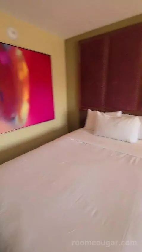 Resort Tower Two Queen Room (#21253) bed picture #8