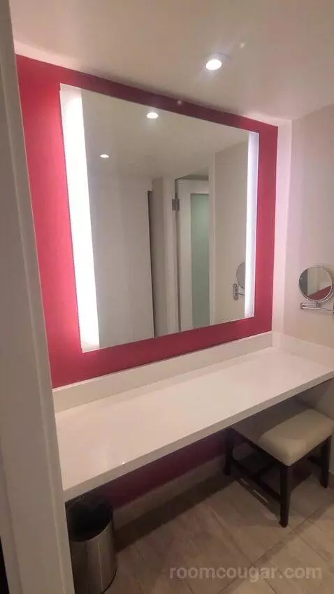 Resort Studio Suite, 1 King (734A) picture #18