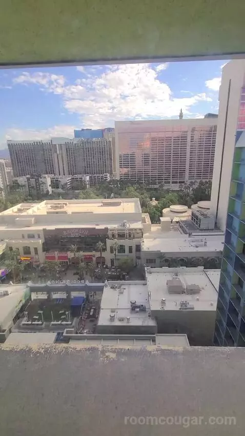 District 3, Deluxe, 1 King, City View (#20117) view picture #9