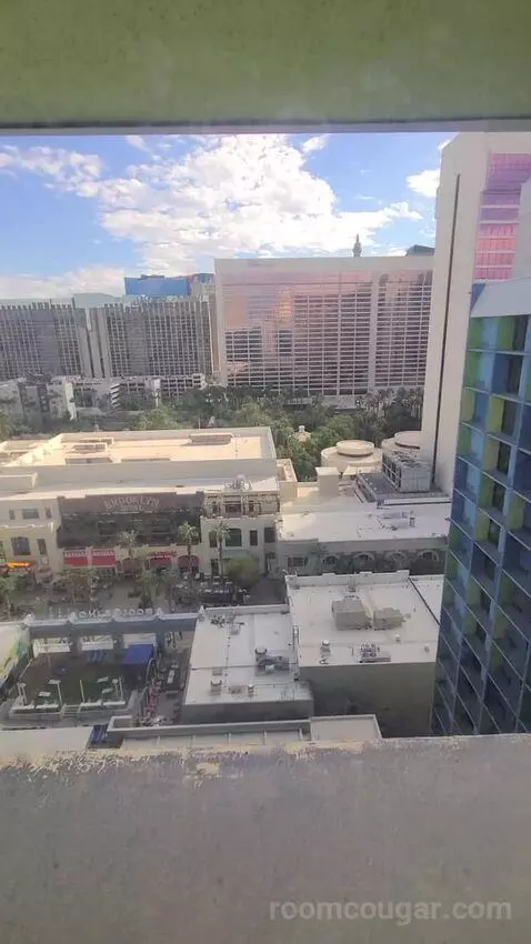 District 3, Deluxe, 1 King, City View (#20117) view picture #12