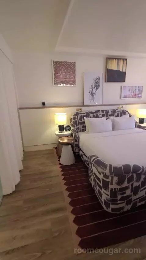 Ruby Chamber King (#10711) bed picture #1