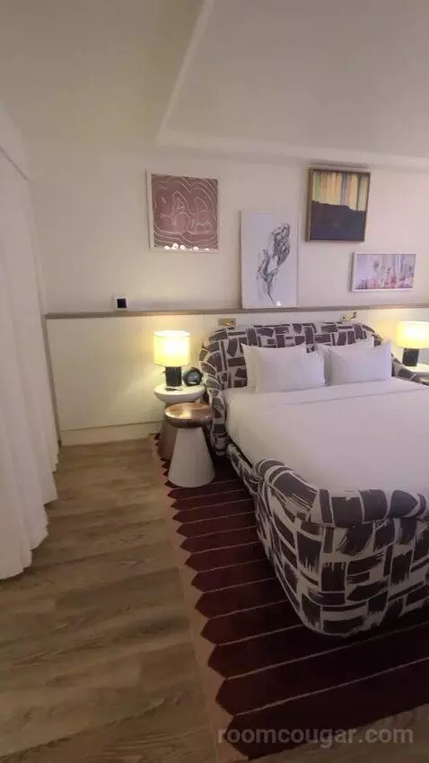 Ruby Chamber King (#10711) bed picture #2