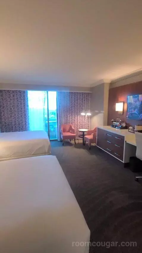 Resort Two Queen Strip View (#11217) picture #23