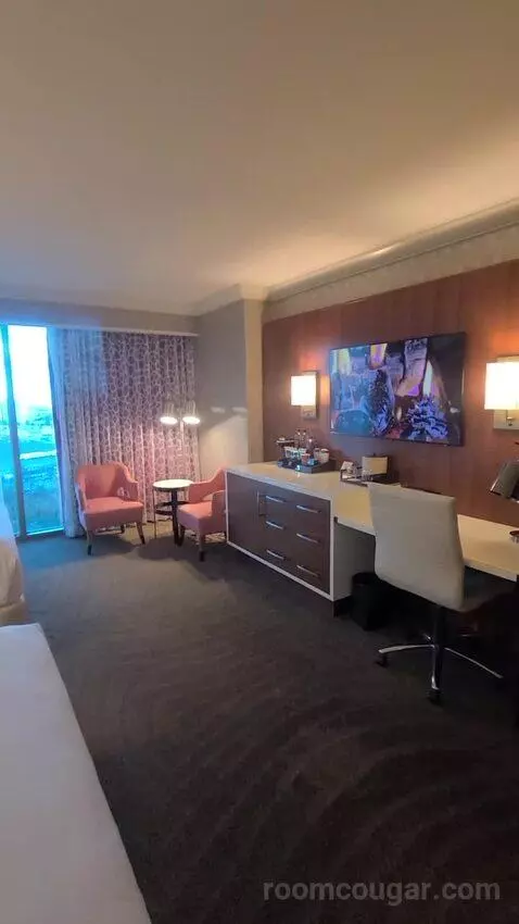 Resort Two Queen Strip View (#11217) picture #24