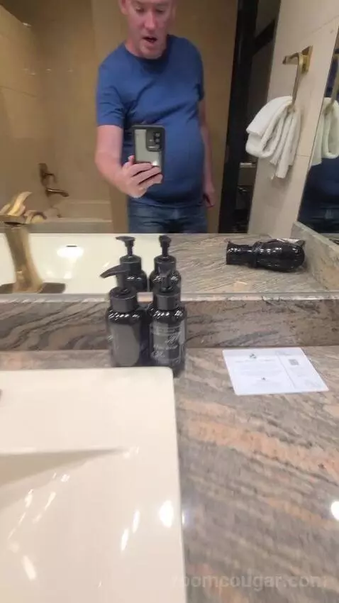 Tower Premier King (#4322) bathroom picture #3