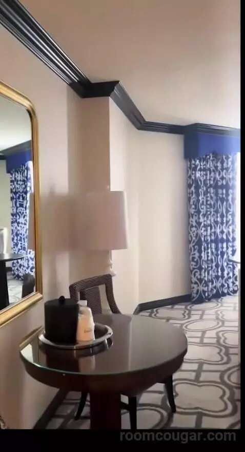 Burgundy Room, 1 King Bed (401p) picture #23