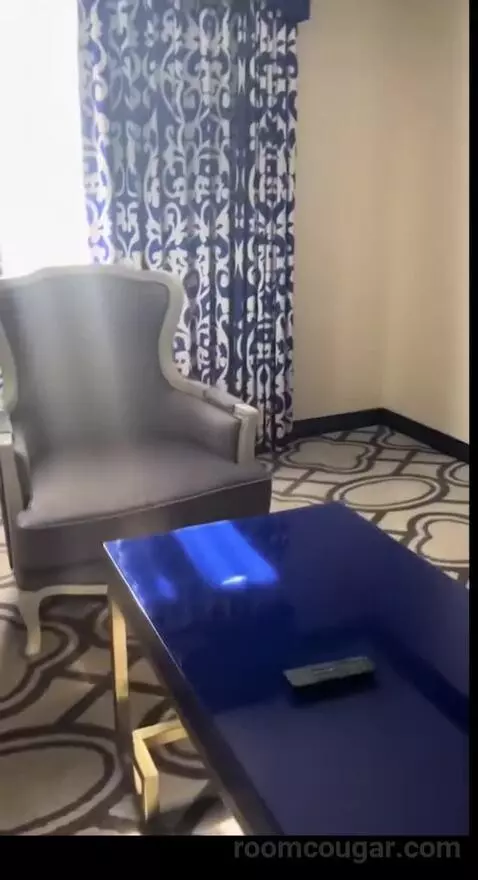 Burgundy Room, 1 King Bed (401p) picture #4