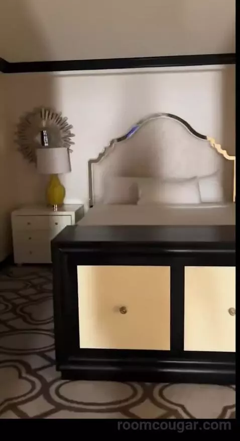 Burgundy Room, 1 King Bed (401p) picture #10